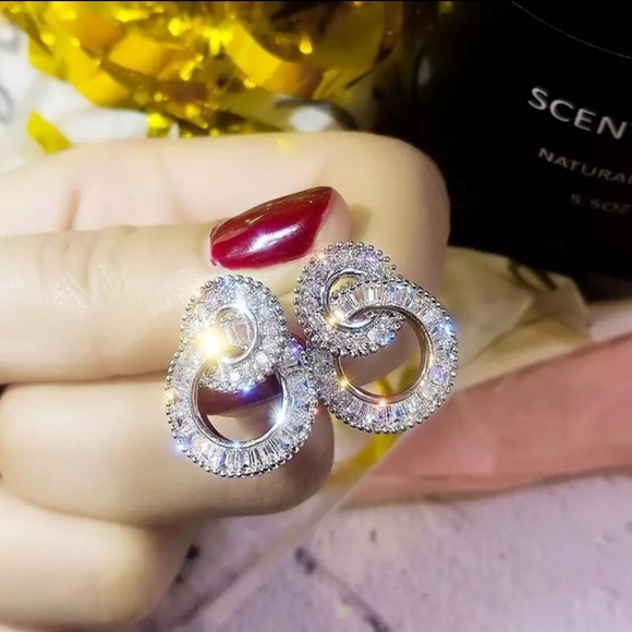 HOST PICK 😍 Stunning Crystal Stud Earrings - Picture 4 of 5